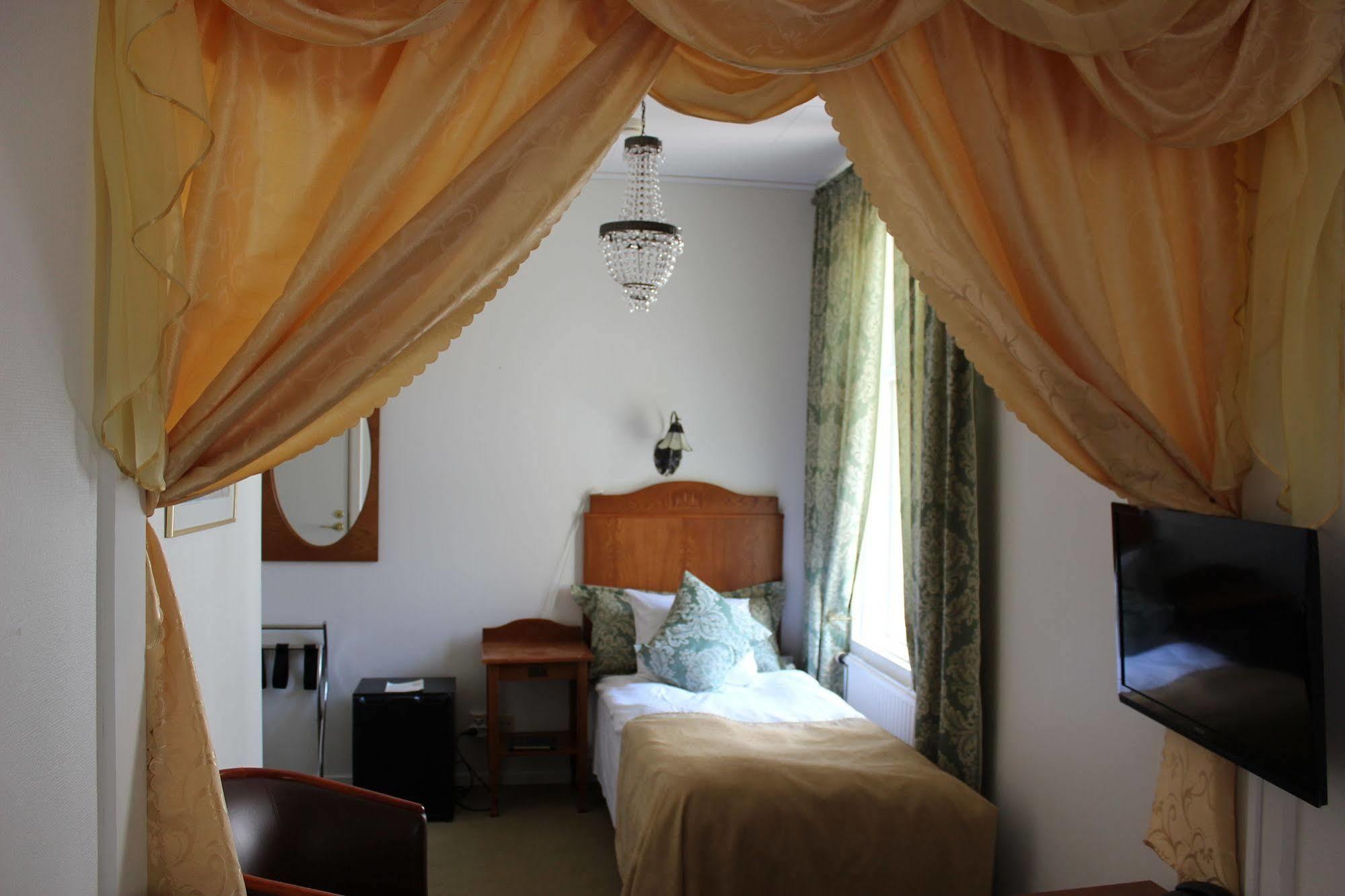 Hotell Laeckoe Lidkoping Bagian luar foto